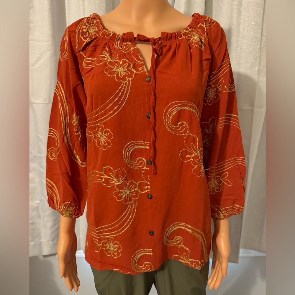 Pretty Kindred size M burnt orange gold embroidered button up 3/4 sleeve blouse